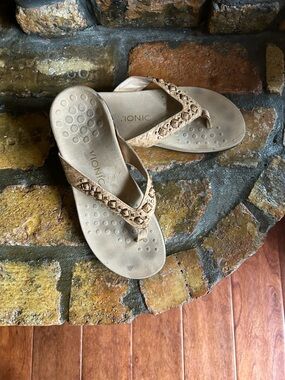 Vionic Toe Post Sandals.